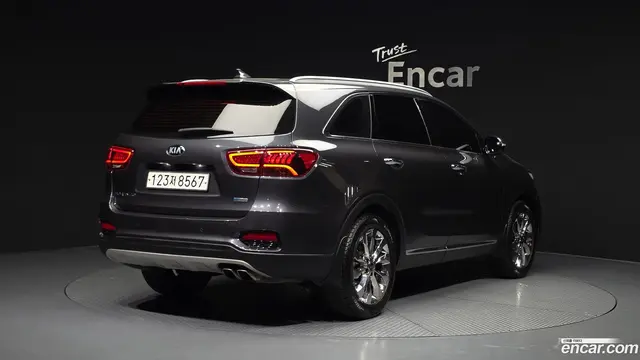 Main__Slider__Photo:Sorento Kia 2018.7-1