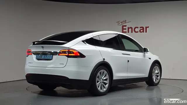 Main__Slider__Photo:Model X Tesla 2018.10-1