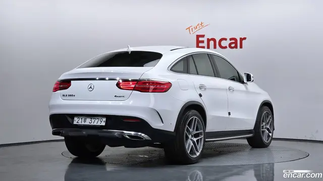 Main__Slider__Photo:GLE-Class Mercedes-Benz 2017.3-1