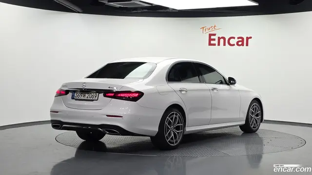 Main__Slider__Photo:E-Class Mercedes-Benz 2021.6-1