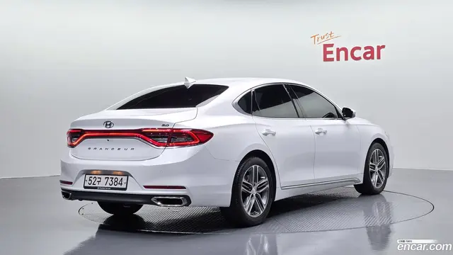 Main__Slider__Photo:Grandeur Hyundai 2017.3-1