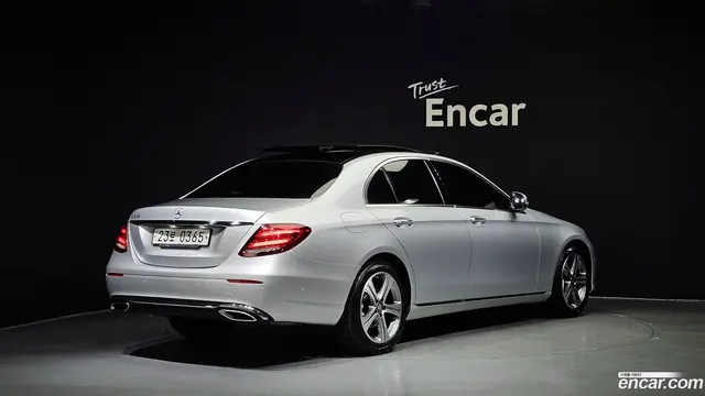 Main__Slider__Photo:E-Class Mercedes-Benz 2016.10-1