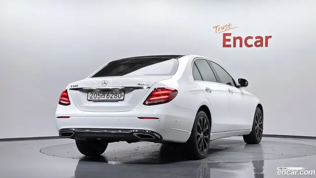 Main__Slider__Photo:E-Class Mercedes-Benz 2018.5-1