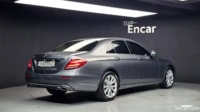 Main__Slider__Photo:E-Class Mercedes-Benz 2017.2-1