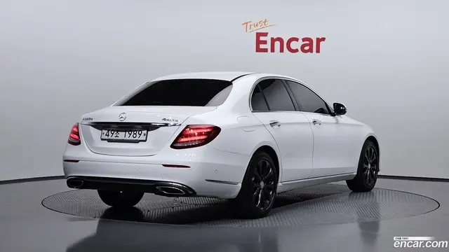 Main__Slider__Photo:E-Class Mercedes-Benz 2017.0-1