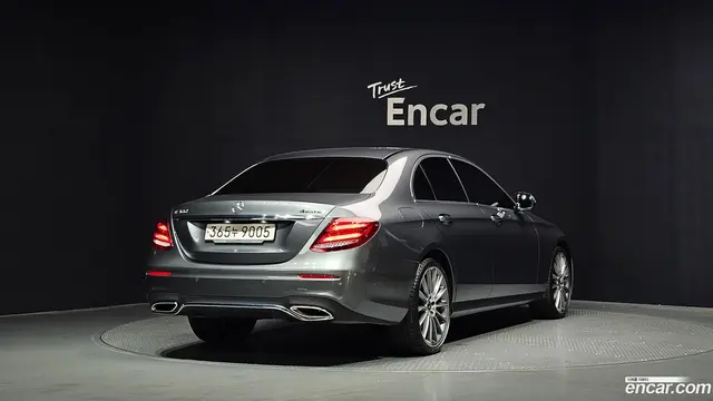 Main__Slider__Photo:E-Class Mercedes-Benz 2017.11-1