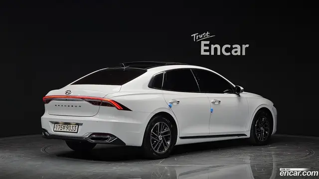 Main__Slider__Photo:Grandeur Hyundai 2021.10-1
