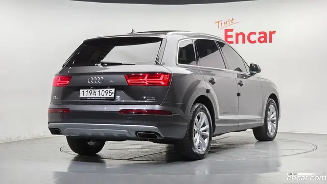 Main__Slider__Photo:Q7 Audi 2019.8-1