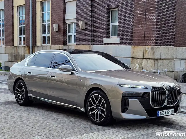 Main__Slider__Photo:7-Series BMW 2023.5-1