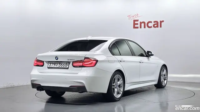 Main__Slider__Photo:3-Series BMW 2018.6-1