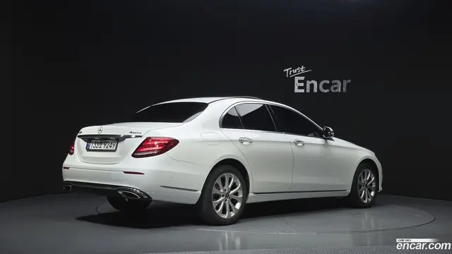 Main__Slider__Photo:E-Class Mercedes-Benz 2018.6-1