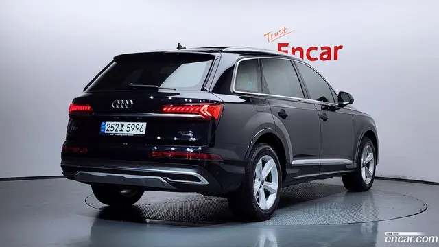 Main__Slider__Photo:Q7 Audi 2021.9-1