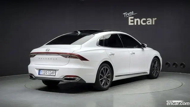 Main__Slider__Photo:Grandeur Hyundai 2021.10-1