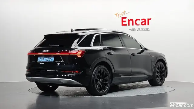 Main__Slider__Photo:e-tron Audi 2020.6-1