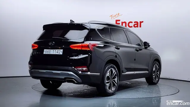 Main__Slider__Photo:Santafe Hyundai 2018.4-1