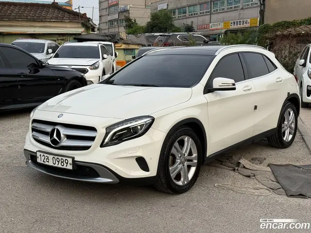 Main__Slider__Photo:GLA-Class Mercedes-Benz 2015.8-1