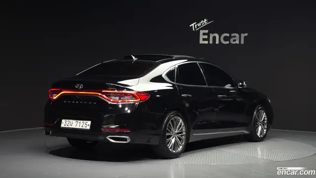 Main__Slider__Photo:Grandeur Hyundai 2017.0-1
