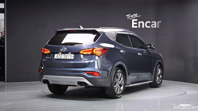 Main__Slider__Photo:Santafe Hyundai 2016.5-1