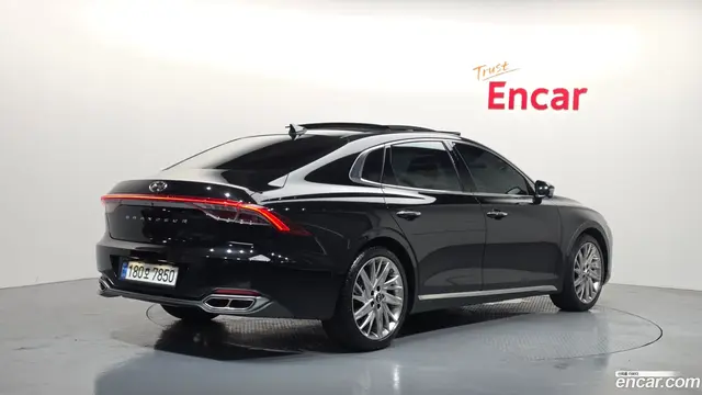 Main__Slider__Photo:Grandeur Hyundai 2022.6-1