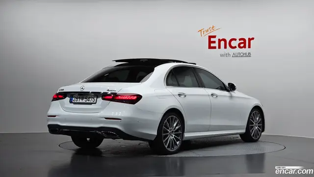 Main__Slider__Photo:E-Class Mercedes-Benz 2022.5-1