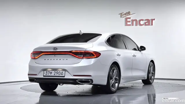 Main__Slider__Photo:Grandeur Hyundai 2018.4-1