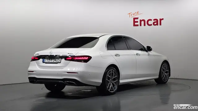 Main__Slider__Photo:E-Class Mercedes-Benz 2020.9-1