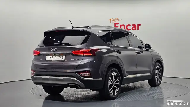 Main__Slider__Photo:Santafe Hyundai 2018.2-1