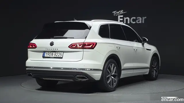 Main__Slider__Photo:Touareg Volkswagen 2023.6-1