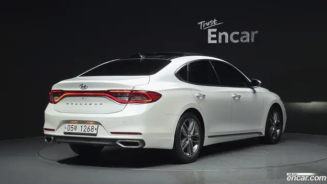 Main__Slider__Photo:Grandeur Hyundai 2016.11-1