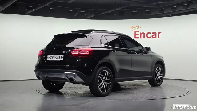 Main__Slider__Photo:GLA-Class Mercedes-Benz 2018.8-1