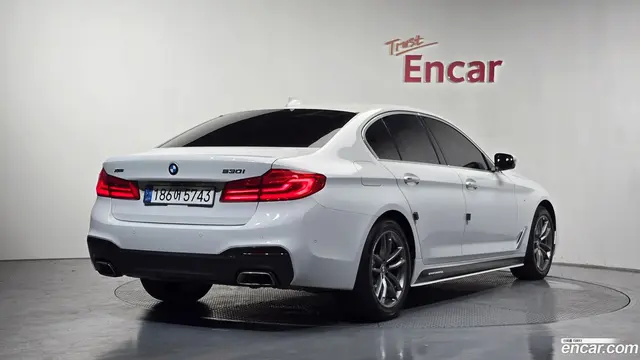 Main__Slider__Photo:5-Series BMW 2017.11-1