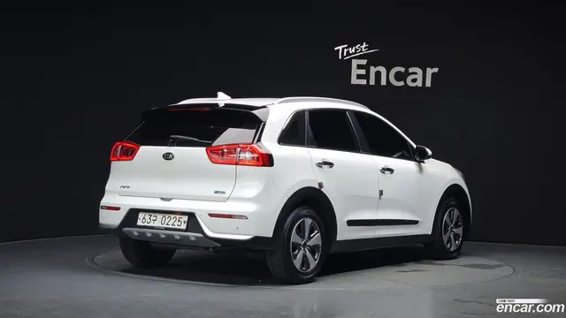 Main__Slider__Photo:Niro Kia 2016.4-1