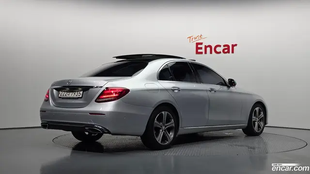 Main__Slider__Photo:E-Class Mercedes-Benz 2016.9-1