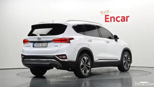 Main__Slider__Photo:Santafe Hyundai 2018.3-1