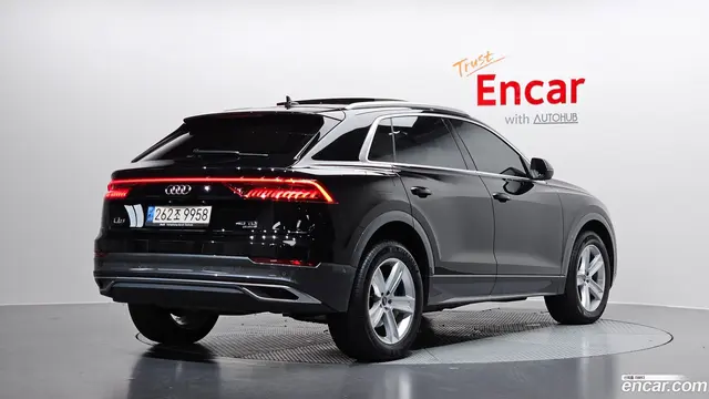 Main__Slider__Photo:Q8 Audi 2021.11-1