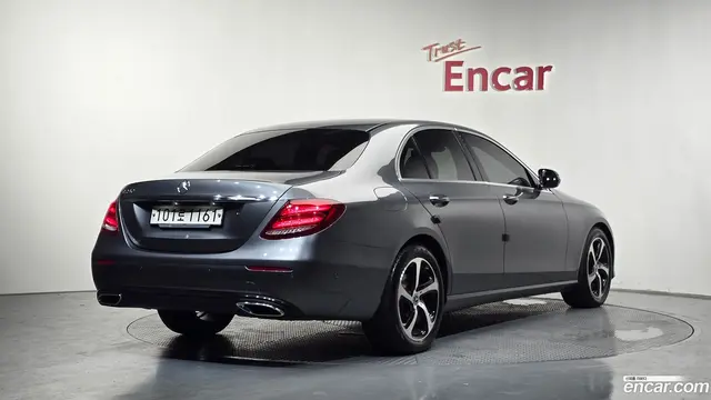 Main__Slider__Photo:E-Class Mercedes-Benz 2020.5-1