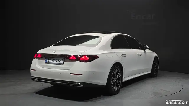 Main__Slider__Photo:E-Class Mercedes-Benz 2024.5-1