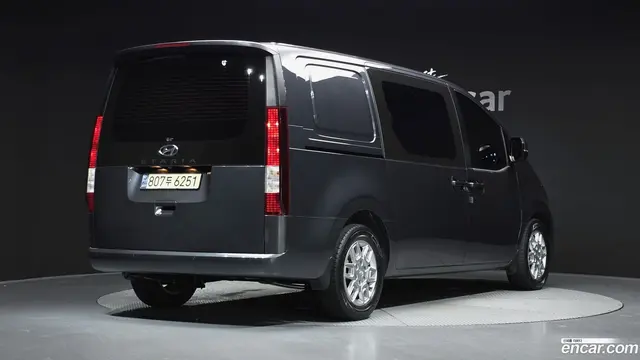 Main__Slider__Photo:Staria Hyundai 2022.1-1