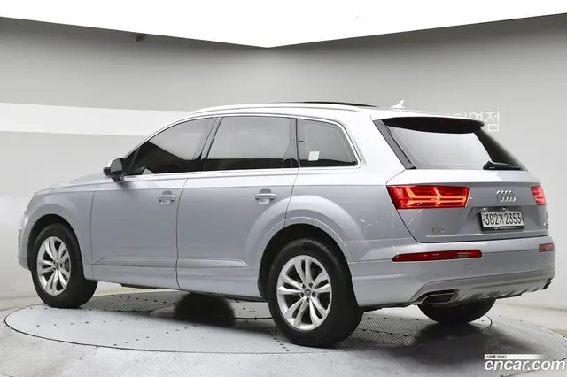Main__Slider__Photo:Q7 Audi 2019.8-1