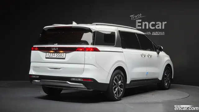 Main__Slider__Photo:Canival Kia 2022.3-1
