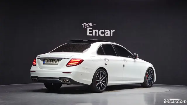 Main__Slider__Photo:E-Class Mercedes-Benz 2017.8-1