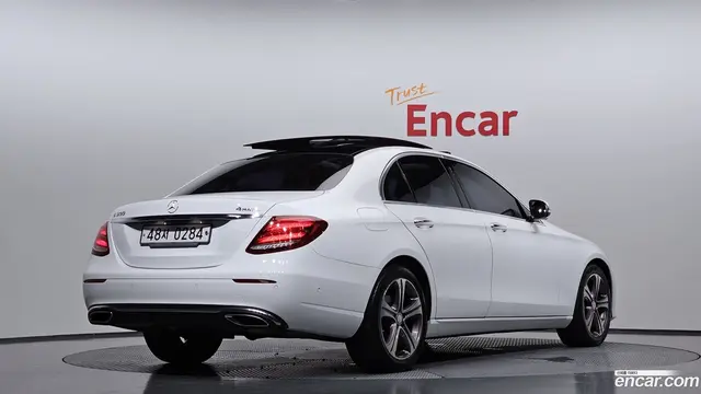 Main__Slider__Photo:E-Class Mercedes-Benz 2016.9-1