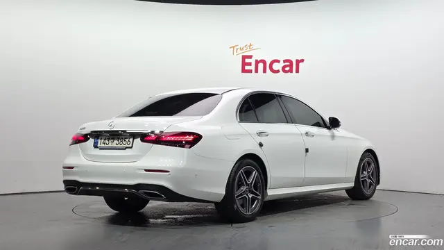 Main__Slider__Photo:E-Class Mercedes-Benz 2023.9-1