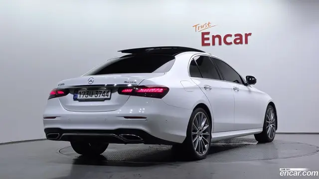 Main__Slider__Photo:E-Class Mercedes-Benz 2021.0-1