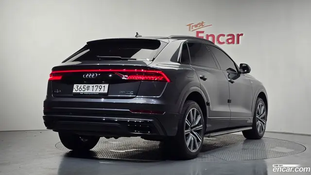 Main__Slider__Photo:Q8 Audi 2021.6-1