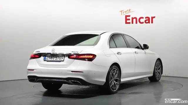 Main__Slider__Photo:E-Class Mercedes-Benz 2020.9-1