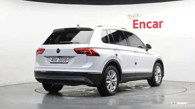 Main__Slider__Photo:Tiguan Volkswagen 2018.6-1
