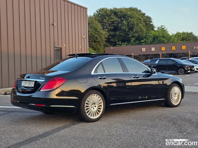 Main__Slider__Photo:S-Class Mercedes-Benz 2015.9-1