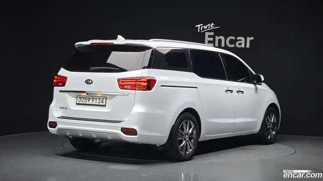 Main__Slider__Photo:Canival Kia 2018.8-1