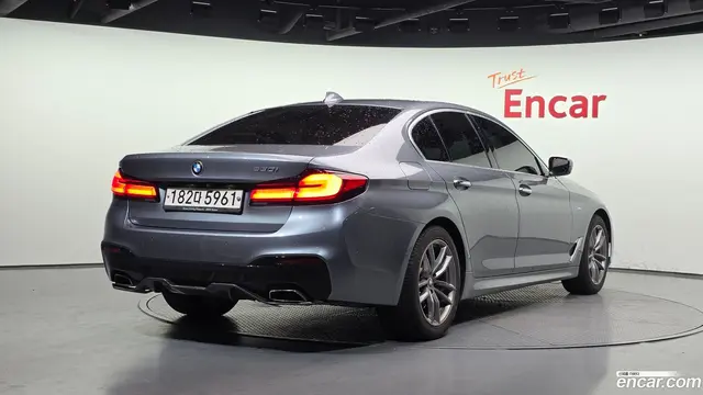 Main__Slider__Photo:5-Series BMW 2018.2-1